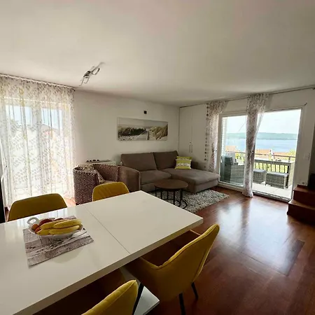 Apartman In 42436 Dramalj